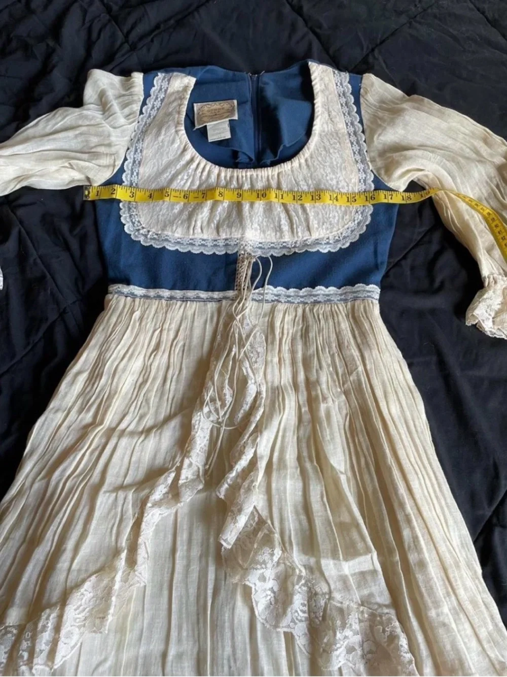 White gauzey Gunne Sax with blue dirndl belt - Picture 2 of 5